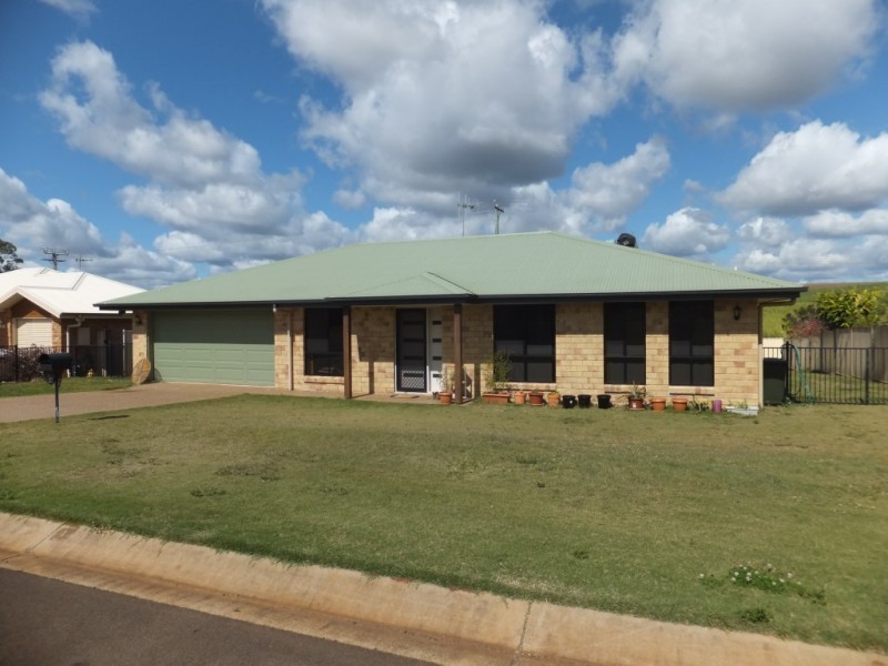 27 PIONEER AVENUE, Childers QLD 4660