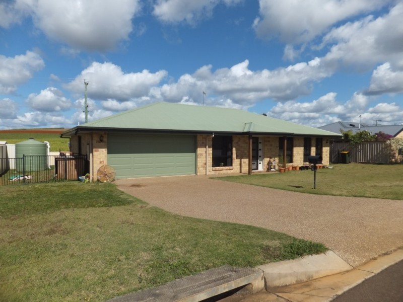 27 PIONEER AVENUE, Childers QLD 4660