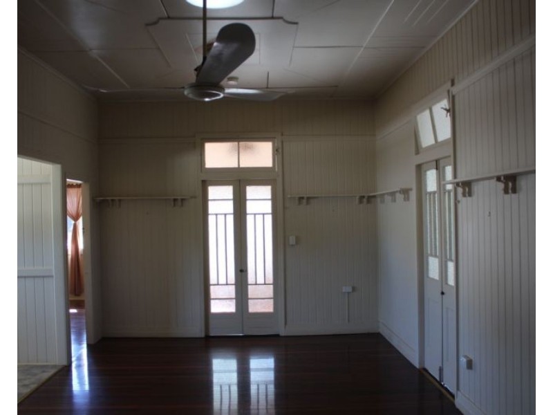 190 Churchill St, Childers QLD 4660