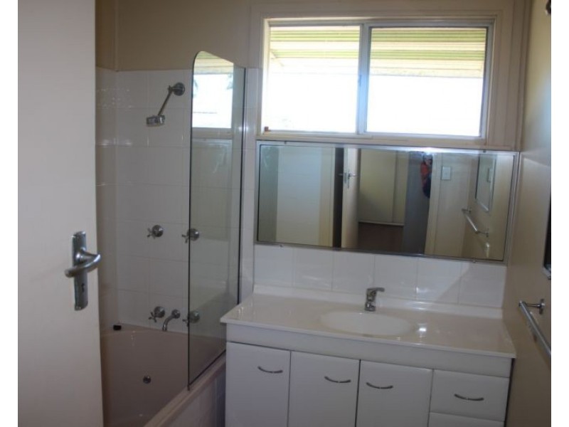 190 Churchill St, Childers QLD 4660