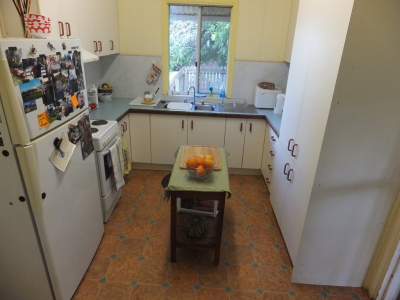 6 Queen Street, Childers QLD 4660