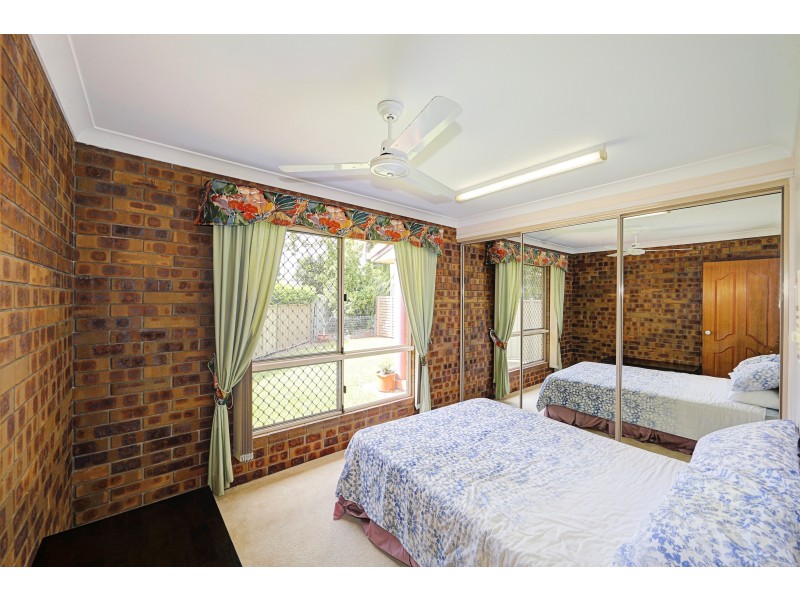 3/5 CEVN STREET, Childers QLD 4660