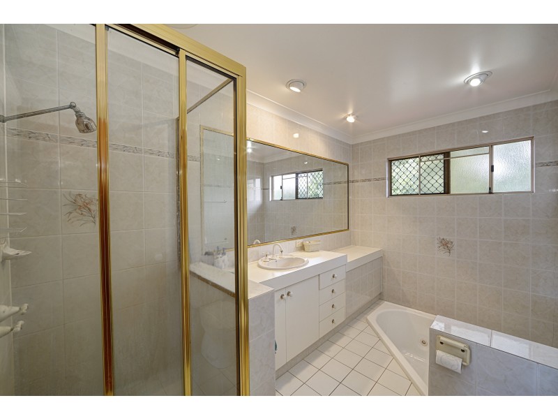 3/5 CEVN STREET, Childers QLD 4660