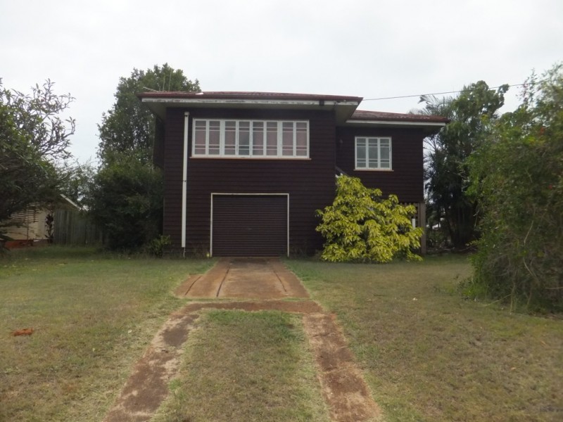 11 MACROSSAN STREET, Childers QLD 4660