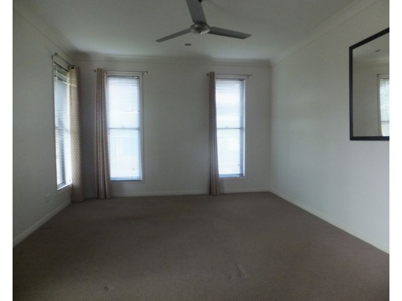 30 Pioneer Avenue, Childers QLD 4660