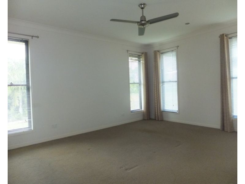 30 Pioneer Avenue, Childers QLD 4660