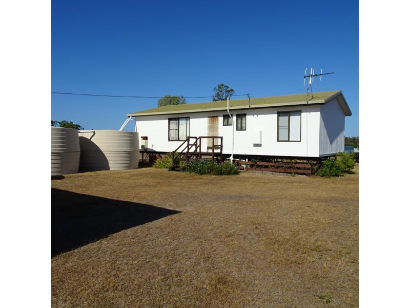 2 WATKINS STREET, Buxton QLD 4660