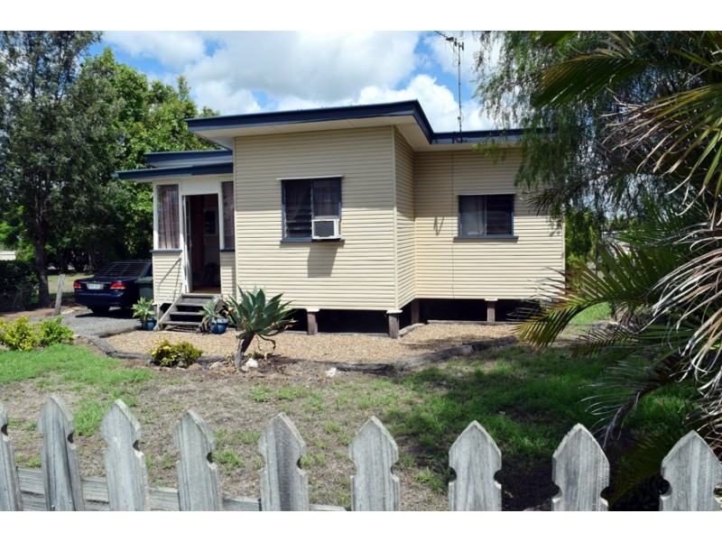 8 Adelong Street, Gayndah QLD 4625