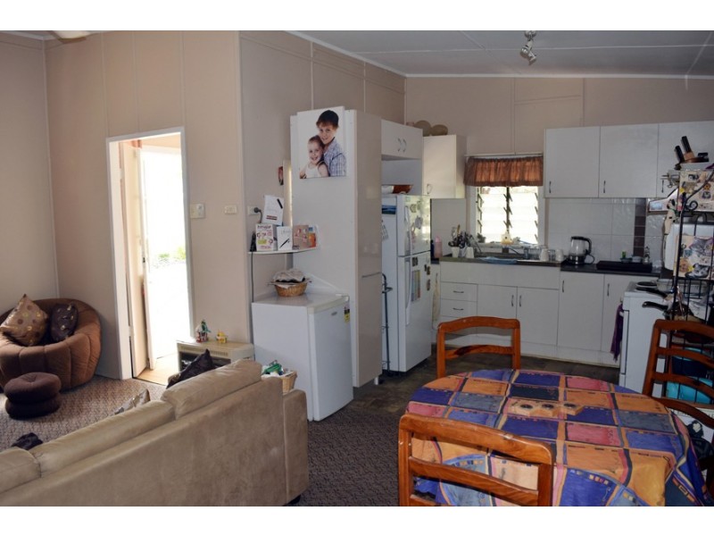 8 Adelong Street, Gayndah QLD 4625