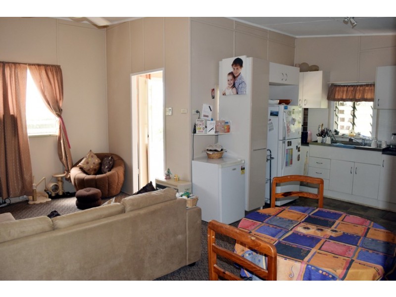 8 Adelong Street, Gayndah QLD 4625