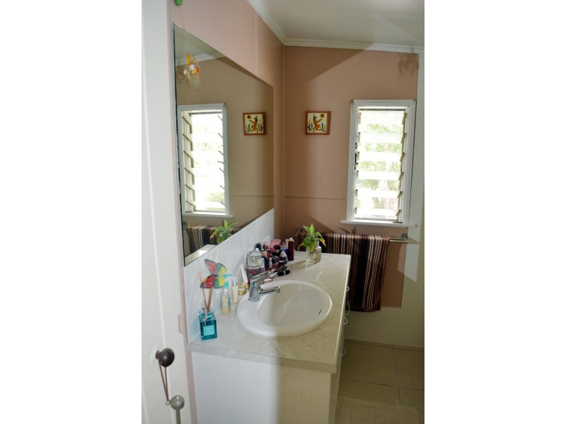 8 Adelong Street, Gayndah QLD 4625