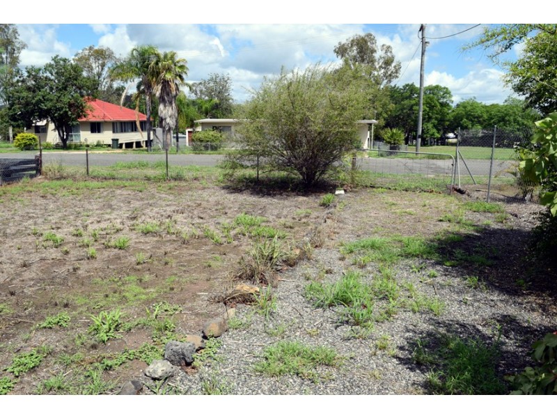 8 Adelong Street, Gayndah QLD 4625