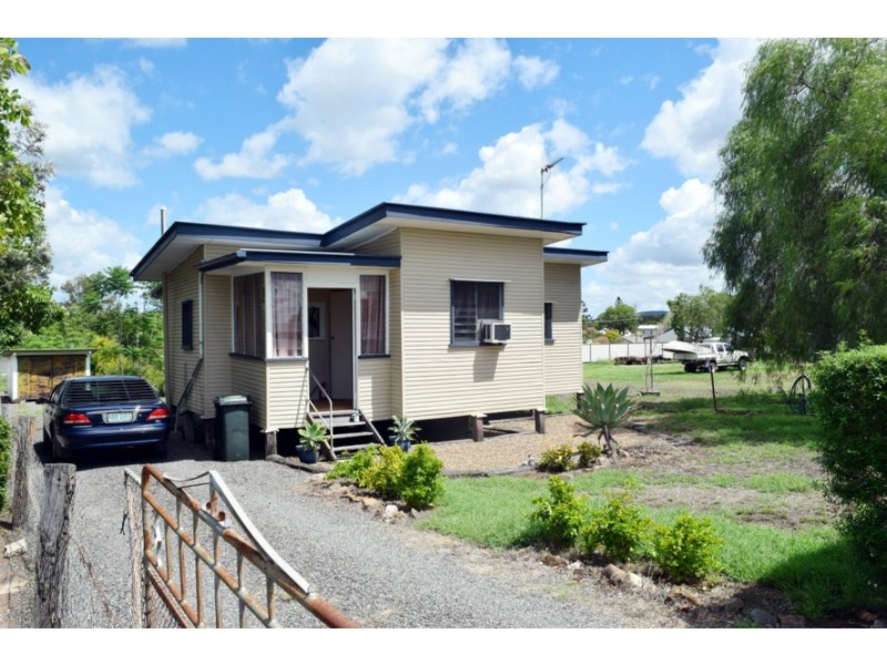 8 Adelong Street, Gayndah QLD 4625