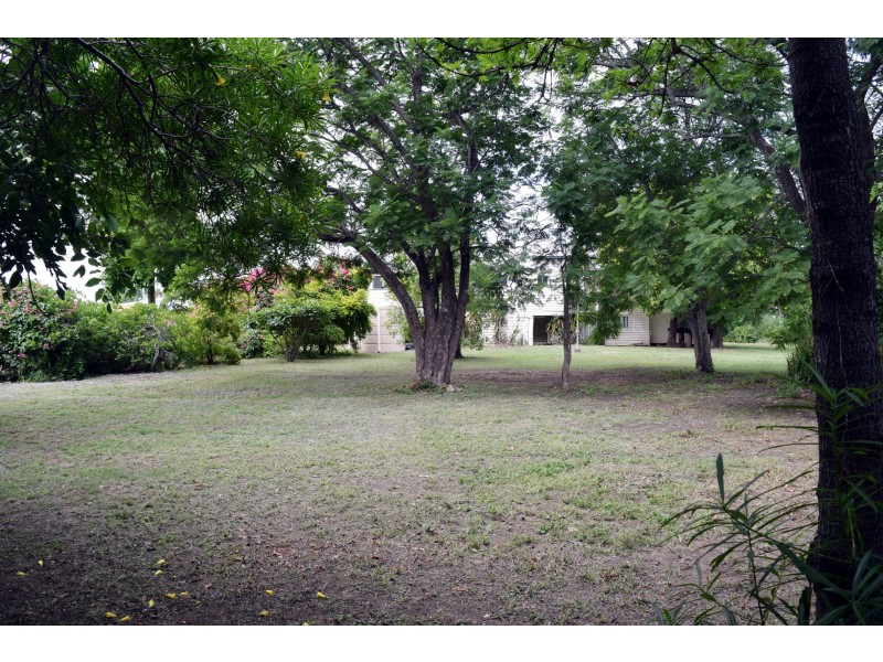 28 Barrow, Gayndah QLD 4625