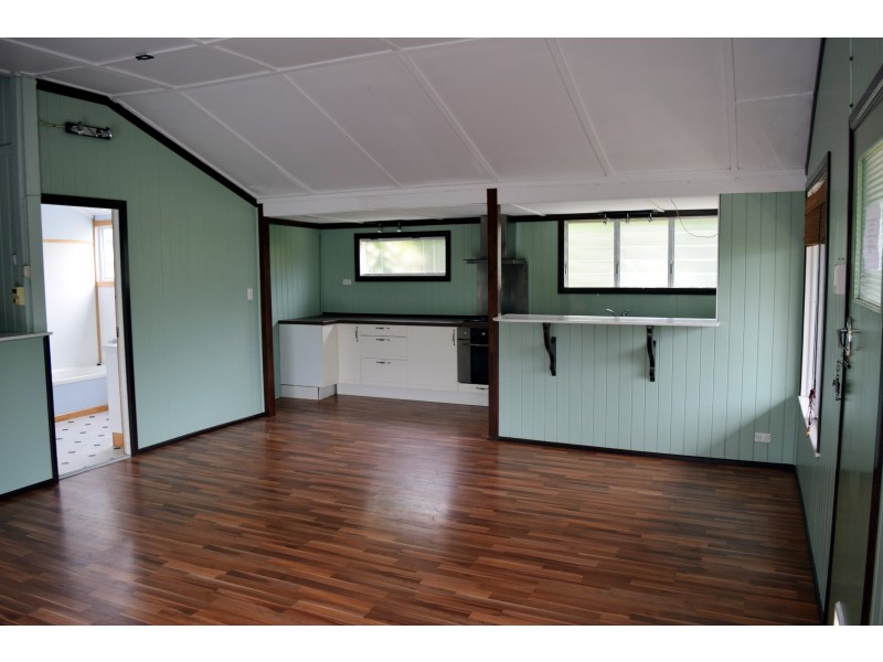 28 Barrow, Gayndah QLD 4625