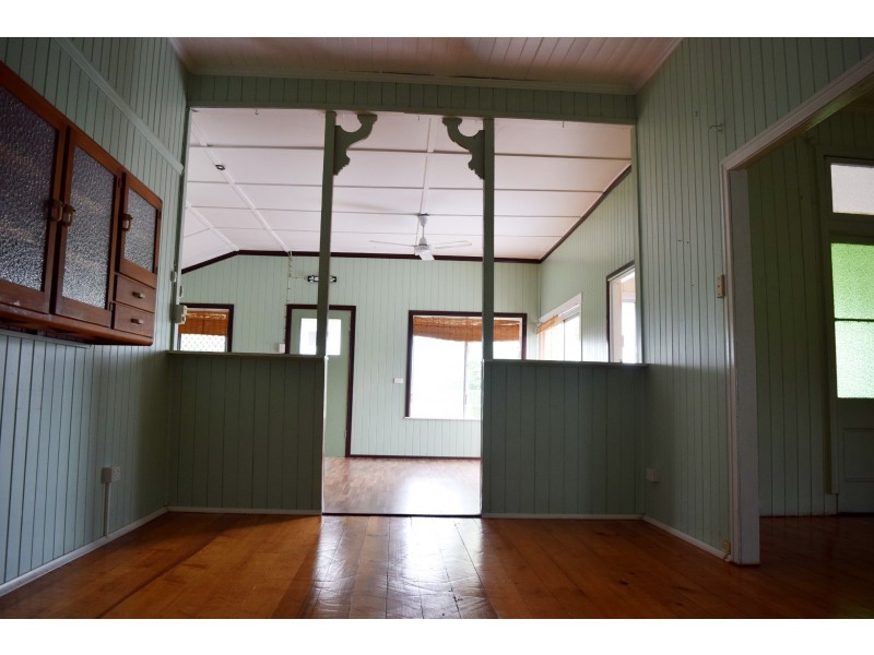 28 Barrow, Gayndah QLD 4625