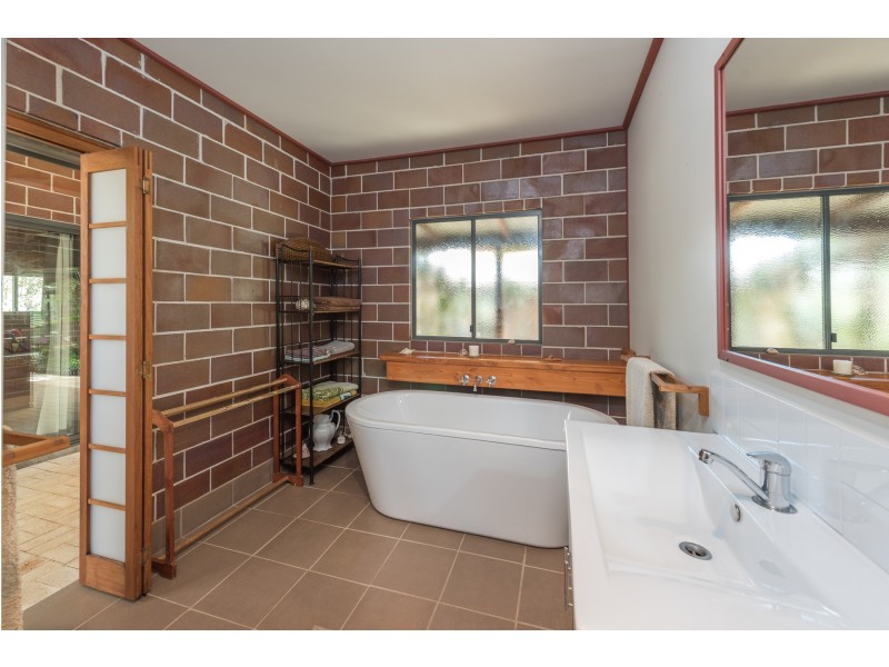 97 OAKVIEW DRIVE, Redridge QLD 4660
