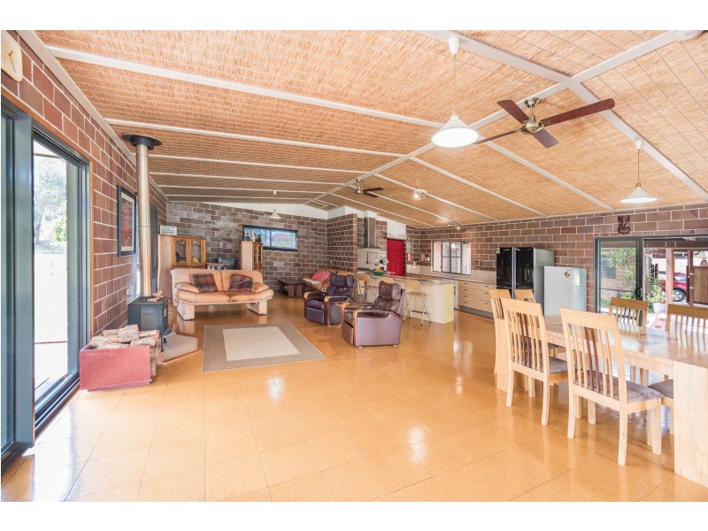 97 OAKVIEW DRIVE, Redridge QLD 4660