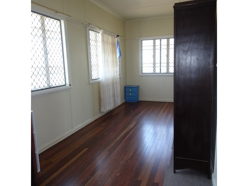 11 WEST STREET, Childers QLD 4660