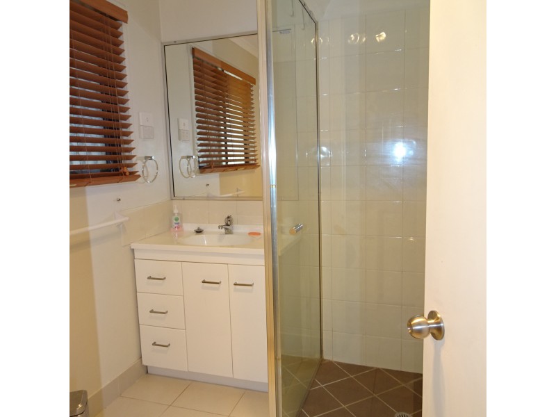 2 HULL STREET, Buxton QLD 4660