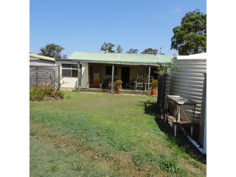 2 HULL STREET, Buxton QLD 4660