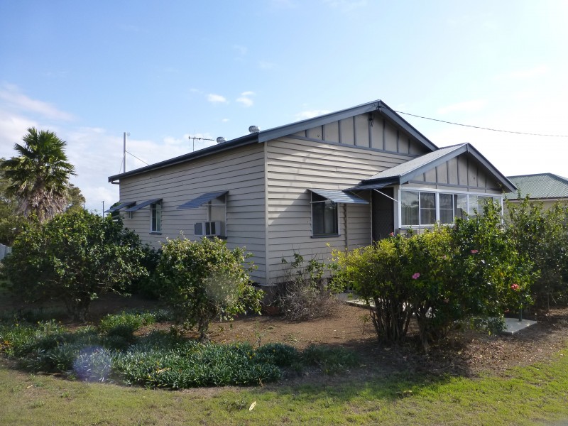 24 BROOKES STREET, Biggenden QLD 4621