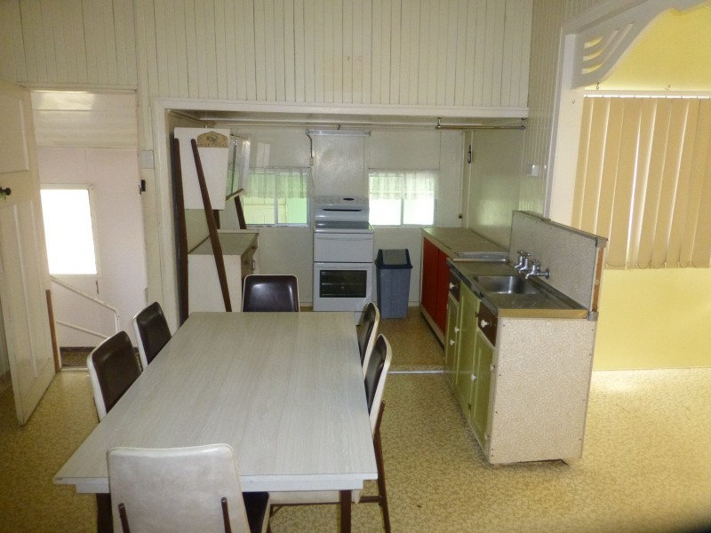 24 BROOKES STREET, Biggenden QLD 4621