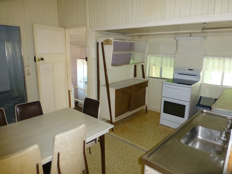 24 BROOKES STREET, Biggenden QLD 4621