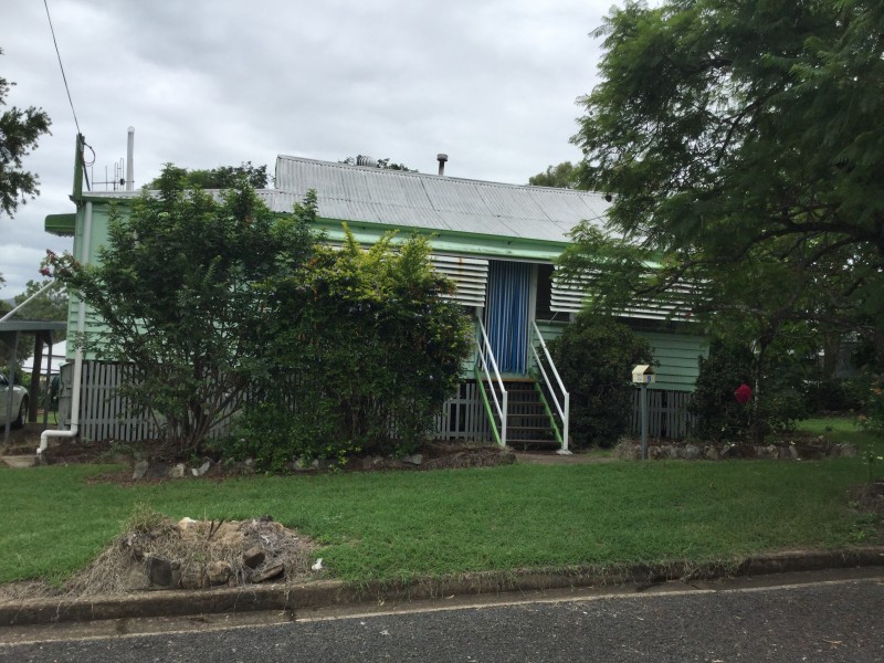 9 Elizabeth Street, Biggenden QLD 4621