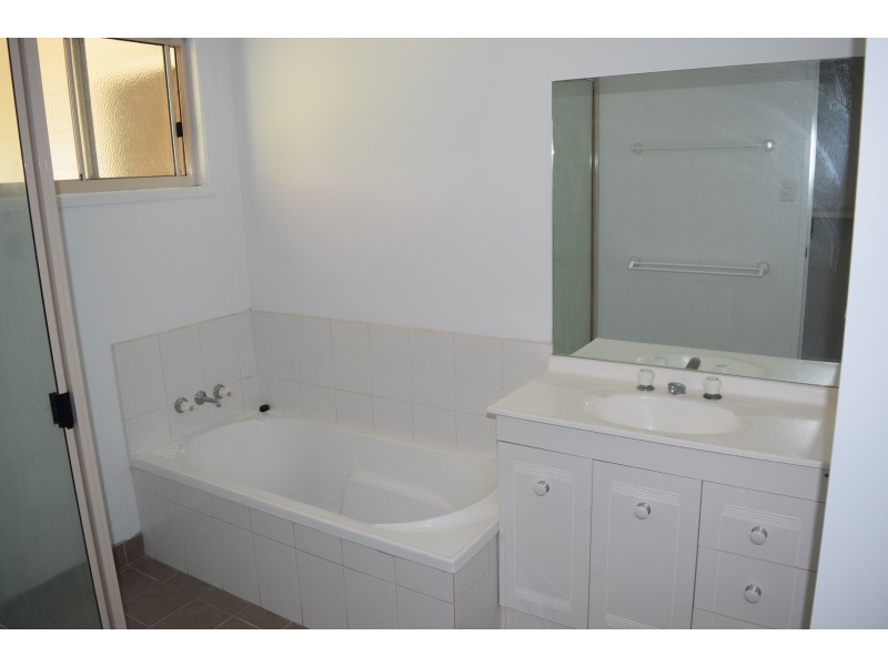 87 Porter Street, Gayndah QLD 4625