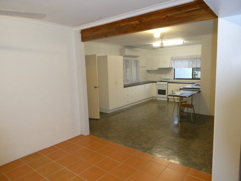 17 ELIZABETH STREET, Biggenden QLD 4621