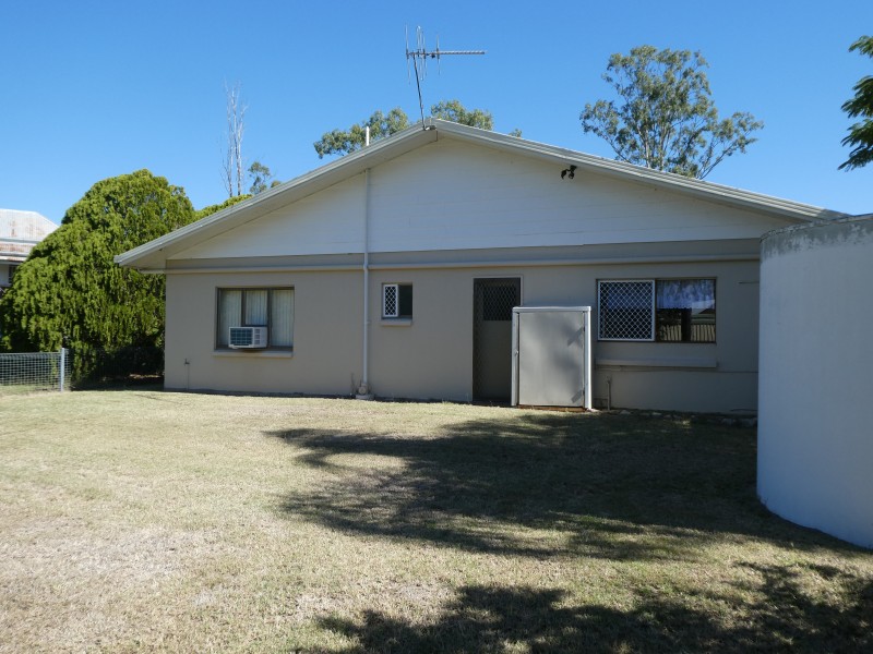 17 ELIZABETH STREET, Biggenden QLD 4621