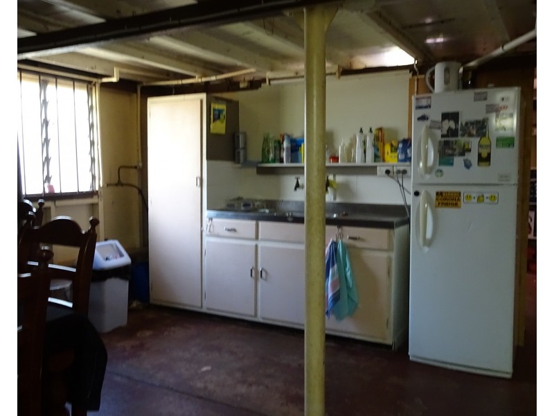 5 PIZZEY STREET, Childers QLD 4660