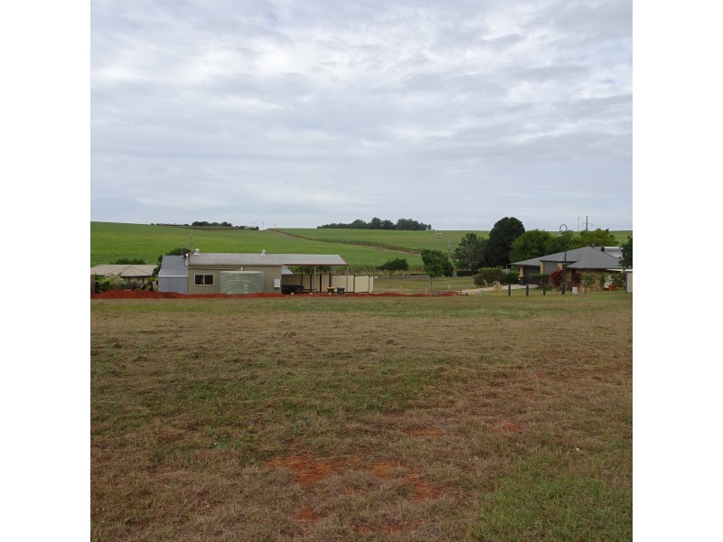 5 PIONEER AVENUE, Childers QLD 4660