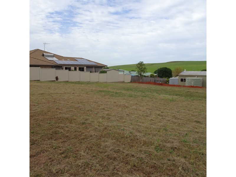 5 PIONEER AVENUE, Childers QLD 4660