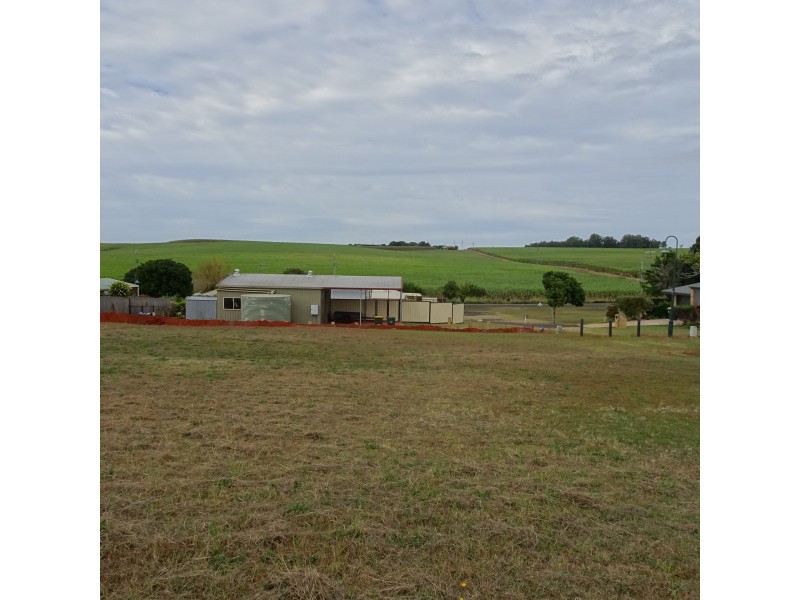 5 PIONEER AVENUE, Childers QLD 4660