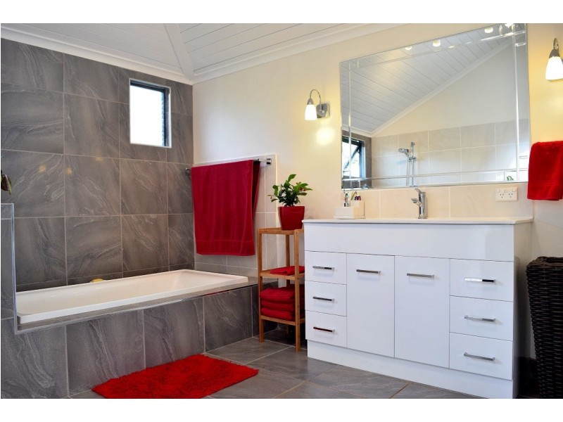 690 NORTH ISIS ROAD, North Isis QLD 4660