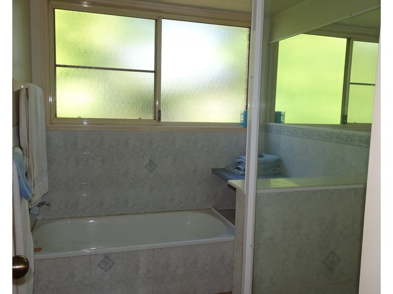 8 KEELEY STREET, Childers QLD 4660