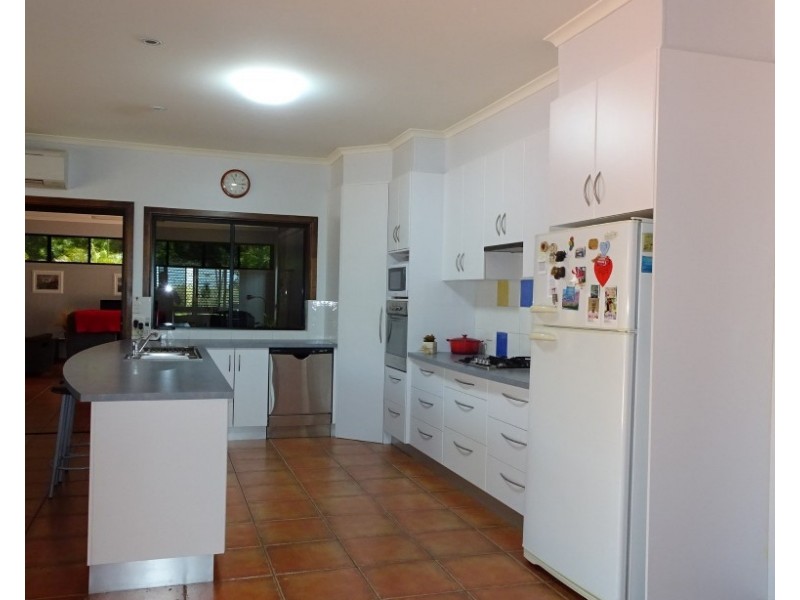 128 RAINBOWS ROAD, South Isis QLD 4660