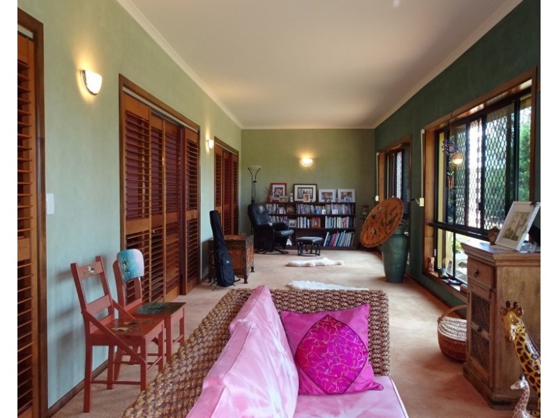 128 RAINBOWS ROAD, South Isis QLD 4660