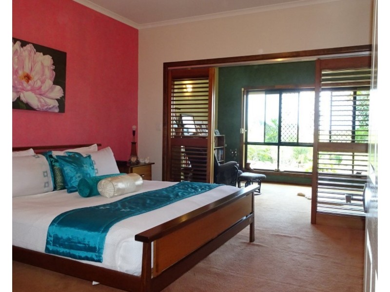 128 RAINBOWS ROAD, South Isis QLD 4660