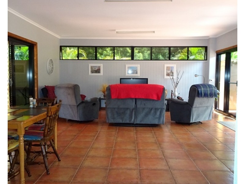 128 RAINBOWS ROAD, South Isis QLD 4660