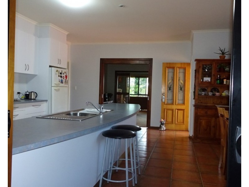 128 RAINBOWS ROAD, South Isis QLD 4660