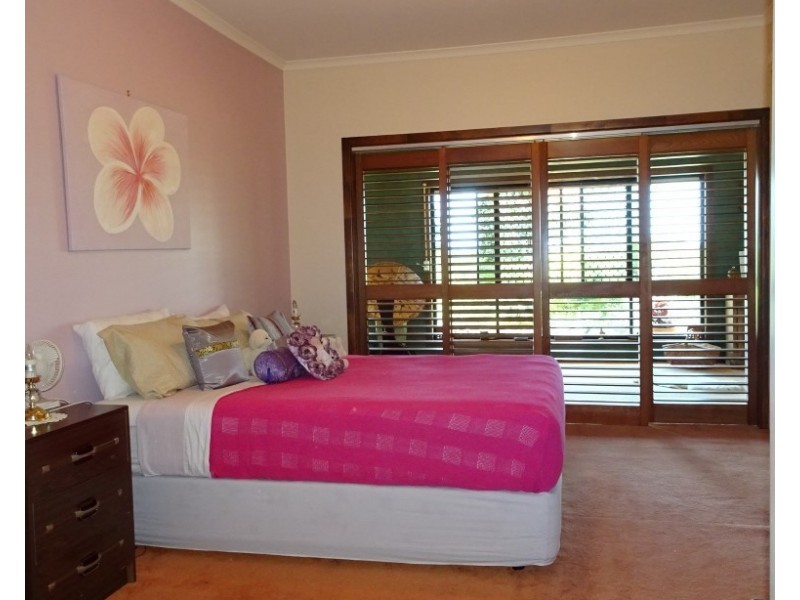 128 RAINBOWS ROAD, South Isis QLD 4660