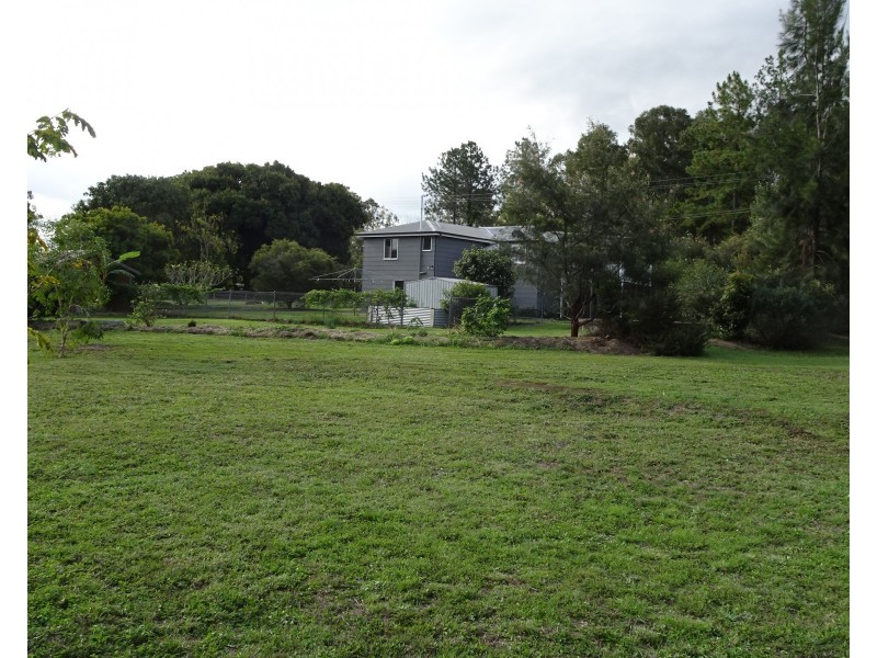 192 Station Road, Horton QLD 4660