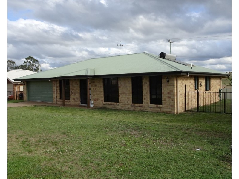 27 PIONEER AVENUE, Childers QLD 4660