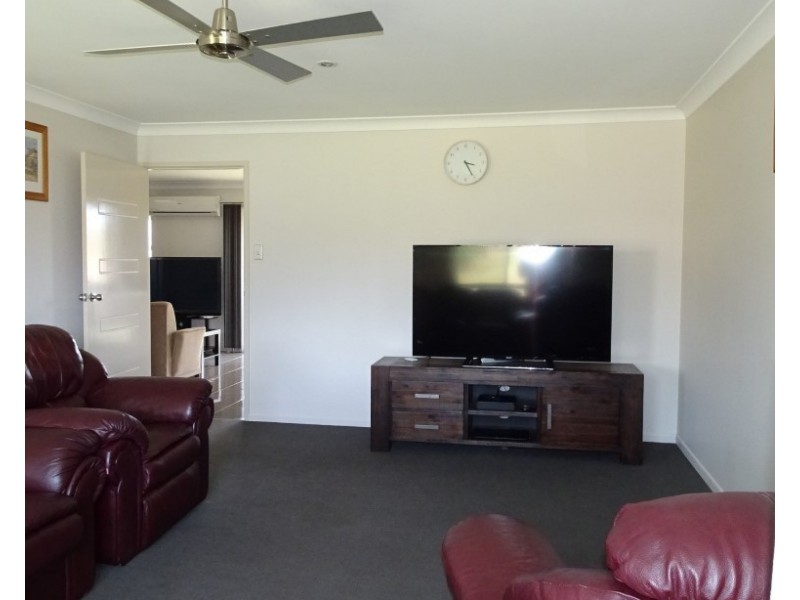 27 PIONEER AVENUE, Childers QLD 4660