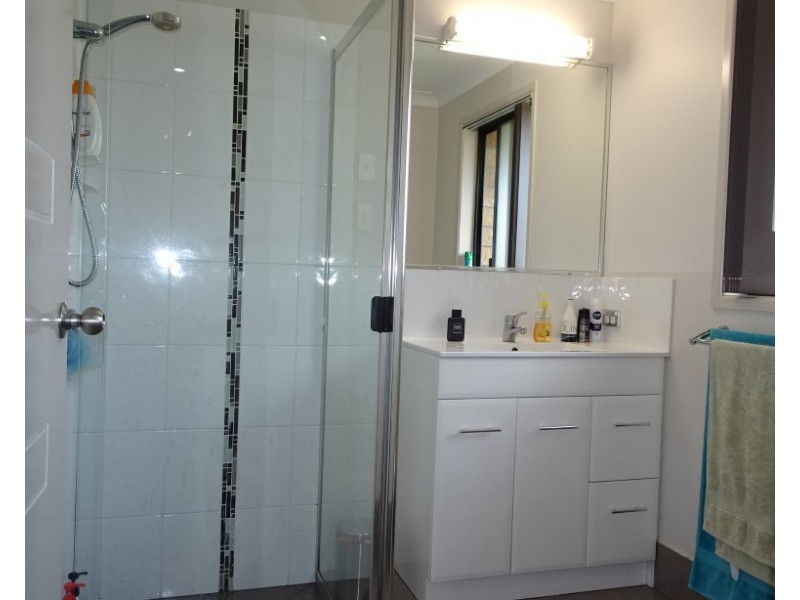 27 PIONEER AVENUE, Childers QLD 4660