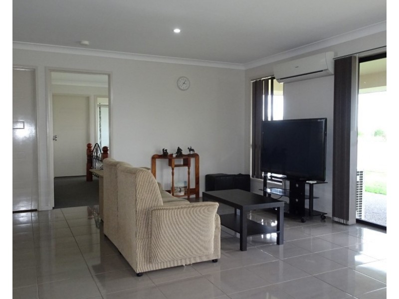 27 PIONEER AVENUE, Childers QLD 4660