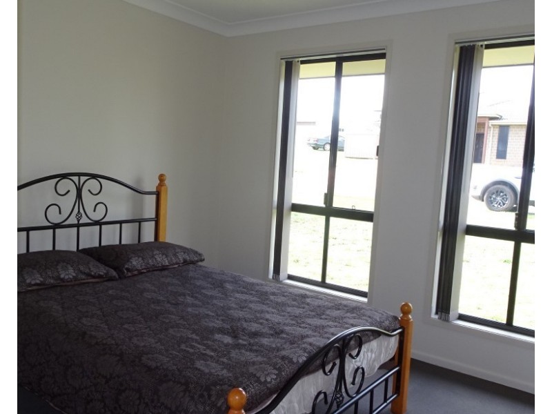 27 PIONEER AVENUE, Childers QLD 4660